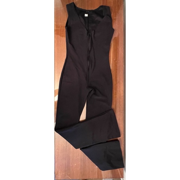 Black, SZ M, front zipper, flare leg, catsuit. - Picture 13 of 13